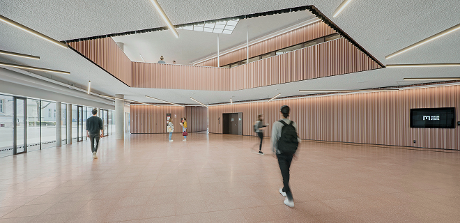 Familiäre Atmosphäre<br>& moderner Campus